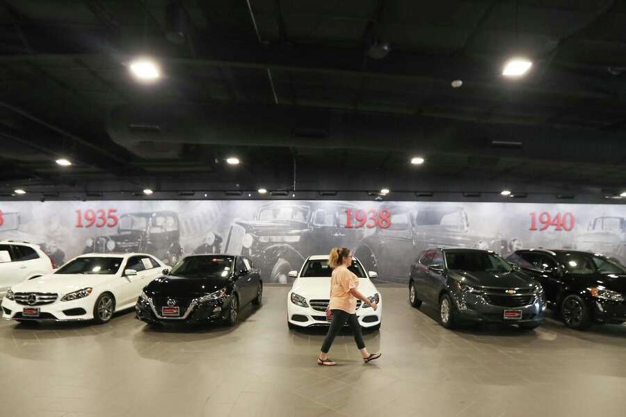 Nation’s largest Nissan dealership woos buyers with amenities