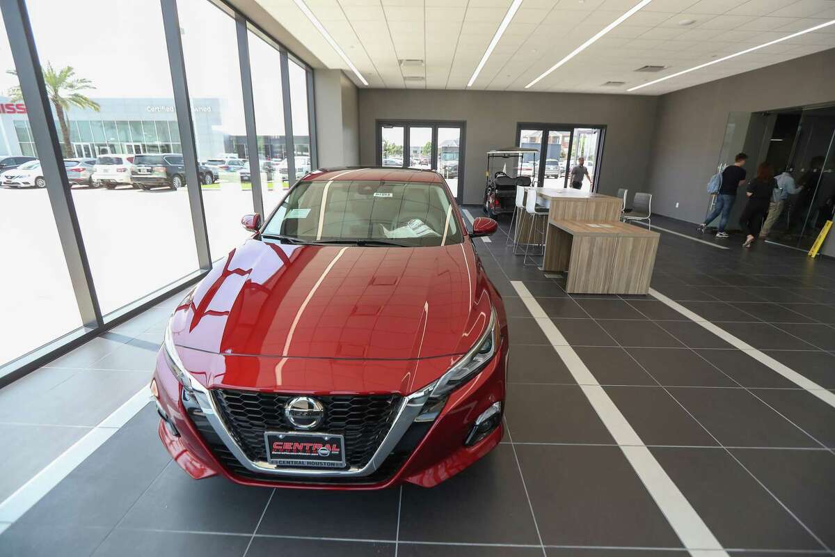 Nation’s largest Nissan dealership woos buyers with amenities