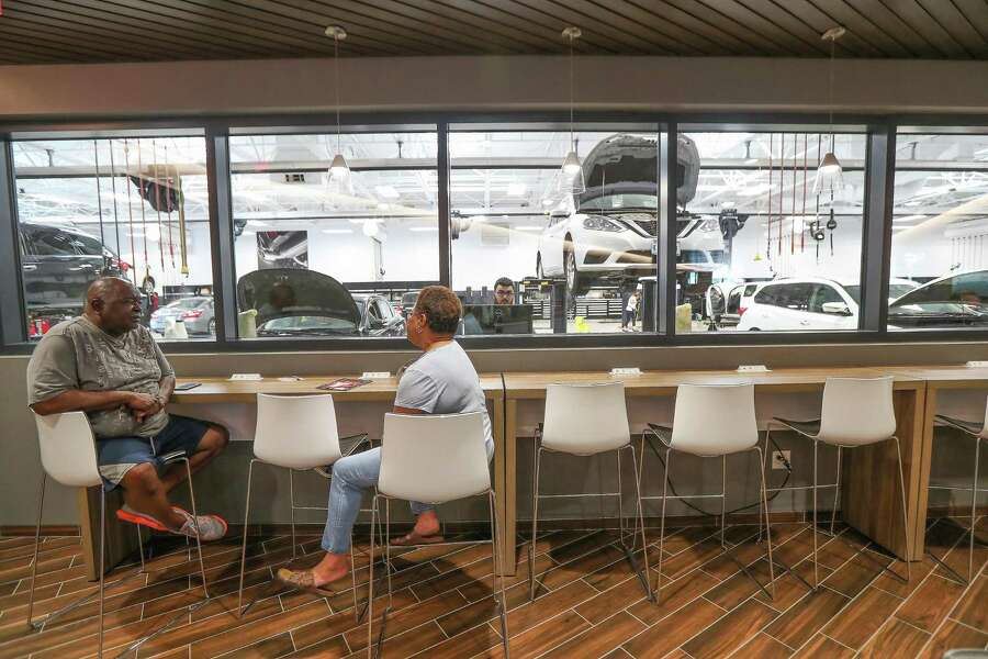 Nation’s largest Nissan dealership woos buyers with amenities