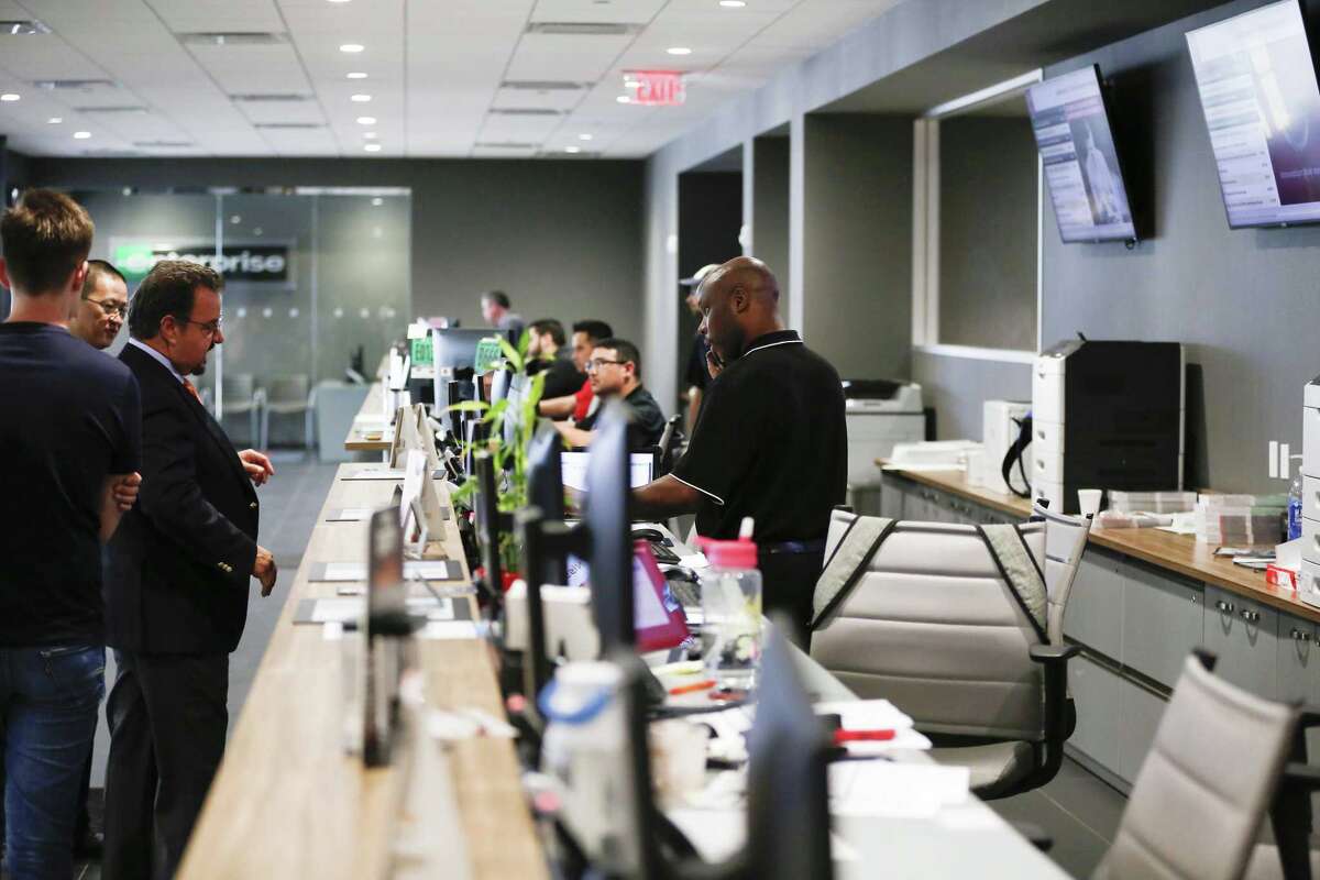 Nation’s largest Nissan dealership woos buyers with amenities