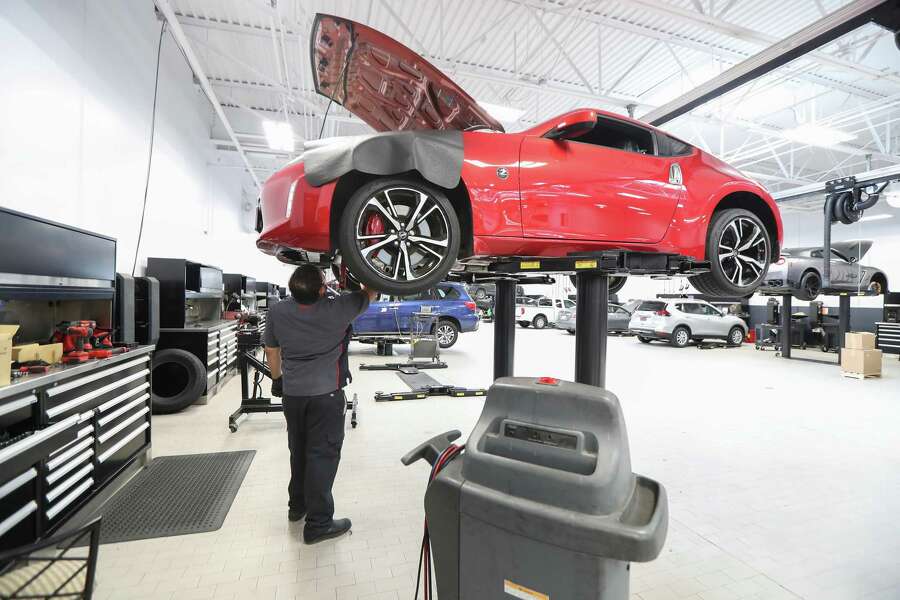 Nation’s largest Nissan dealership woos buyers with amenities