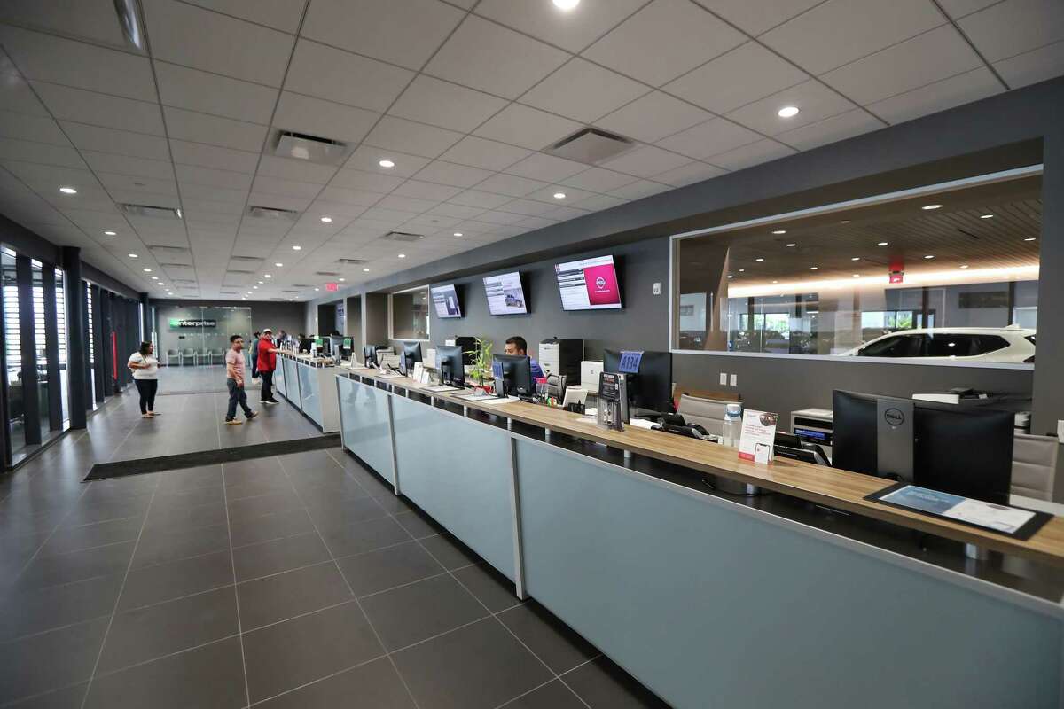 Nation's largest Nissan dealership woos buyers with amenities