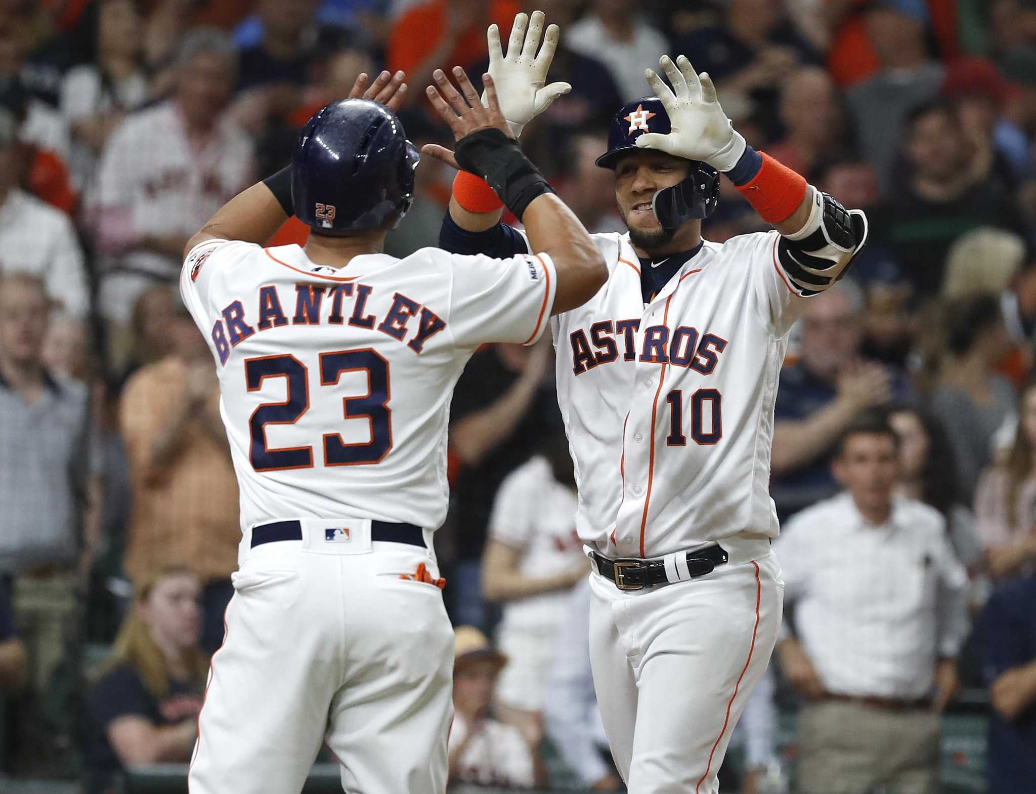 Yuli Gurriel emotional as injury forces him off Astros' roster