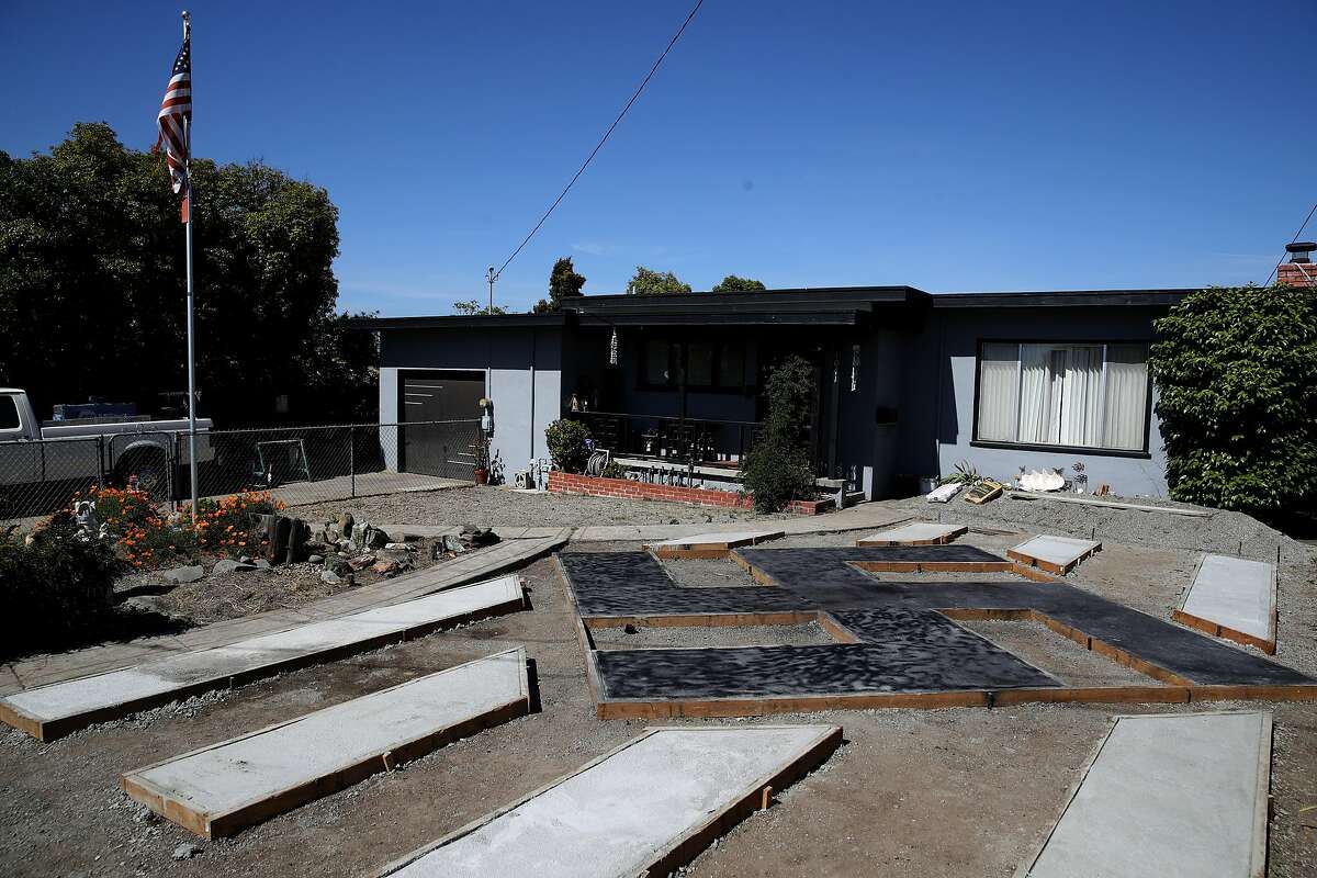 Petition calls for removal of giant swastika from El Sobrante home