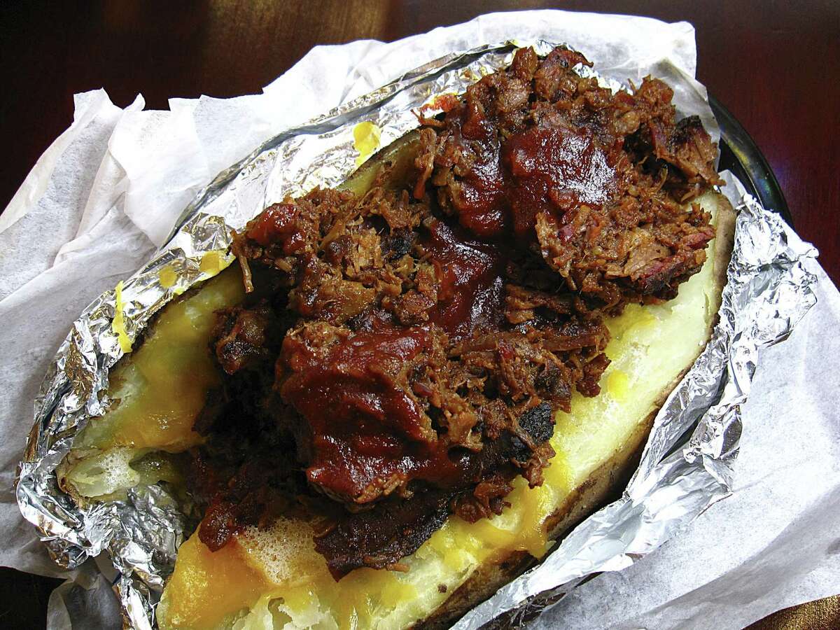 Review: B&B Smokehouse sets a solid barbecue table on San ...