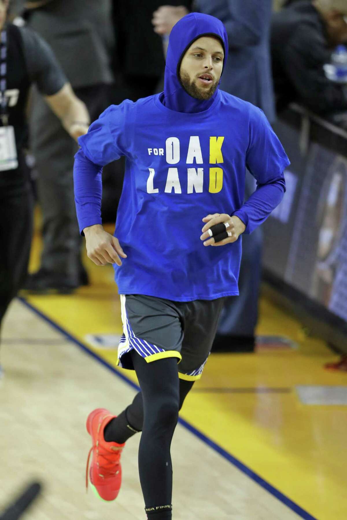 Golden State Warriors' Stephen Curry arrives for warm ups wearing a t-shirt honoring Oakland and Kevin Durant before playing Toronto Raptors in Game 6 of NBA Finals at Oracle Arena in Oakland, Calif., on Thursday, June 13, 2019.