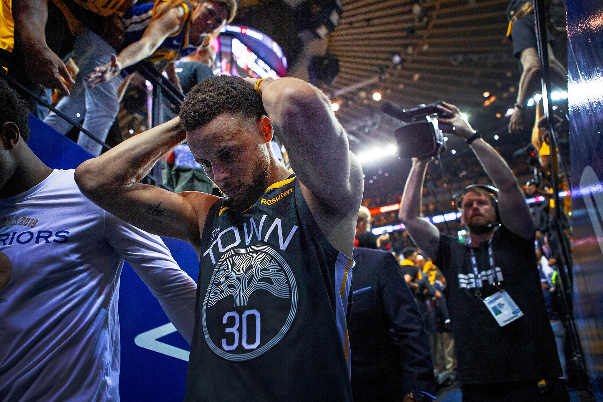 steph-curry-shares-video-of-nasty-muscle-contraction-after-nba-finals