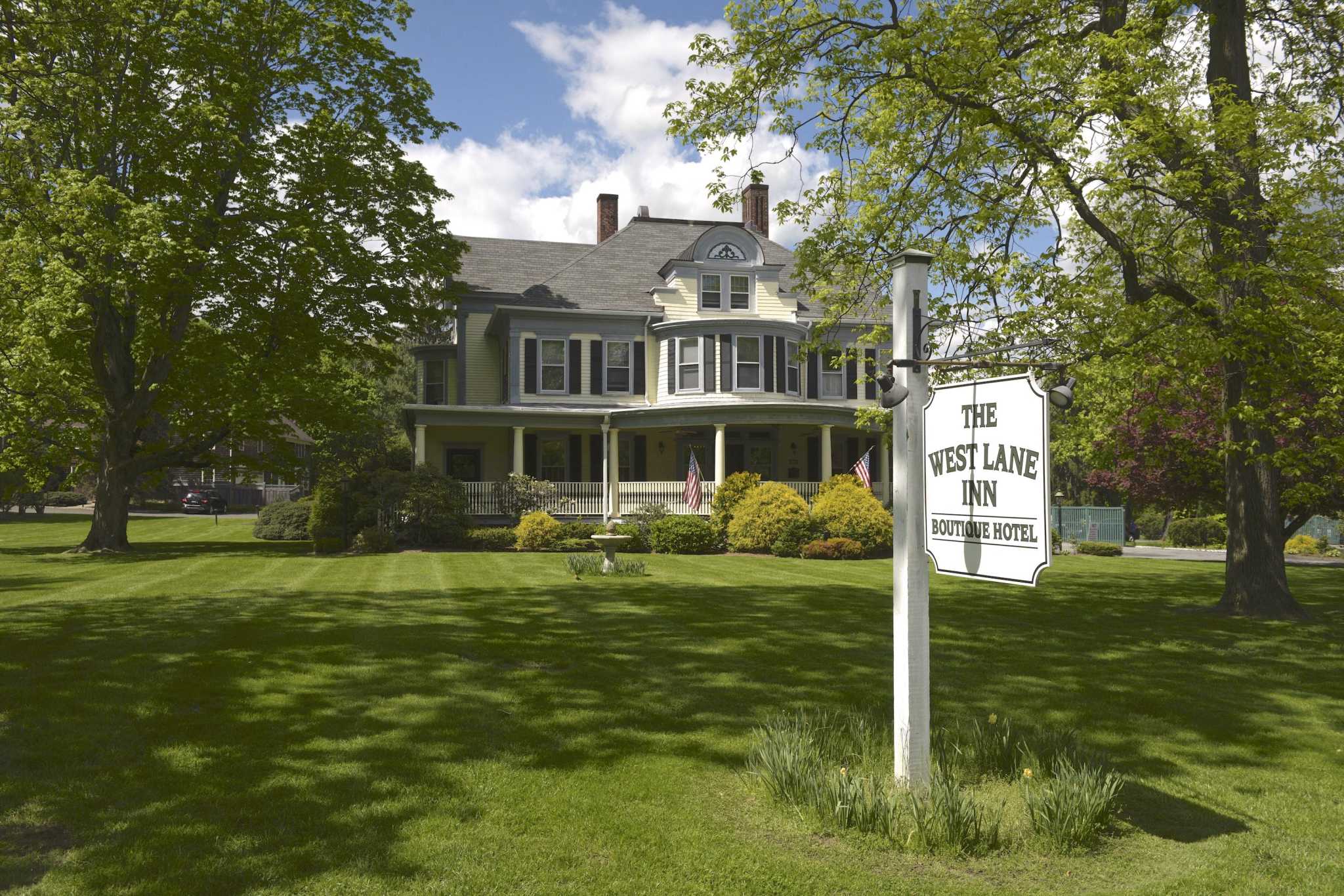 Ridgefield inn for sale, but not closing