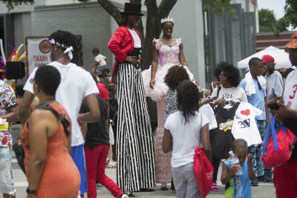 celebration draws thousands to historic Houston park