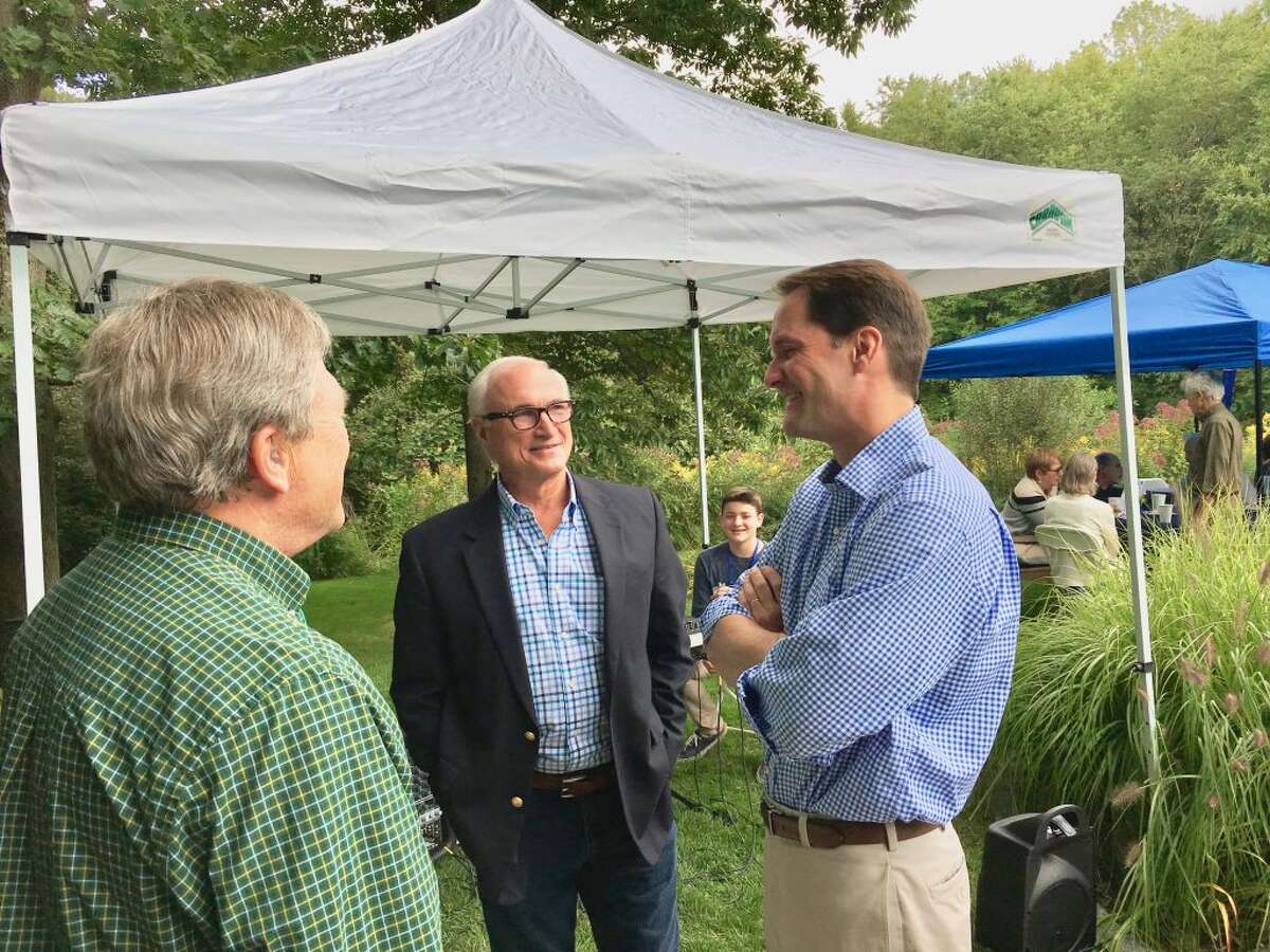 First Selectman Rudy Marconi speaking with Congressman Jim Himes at Pie & Politics 2017