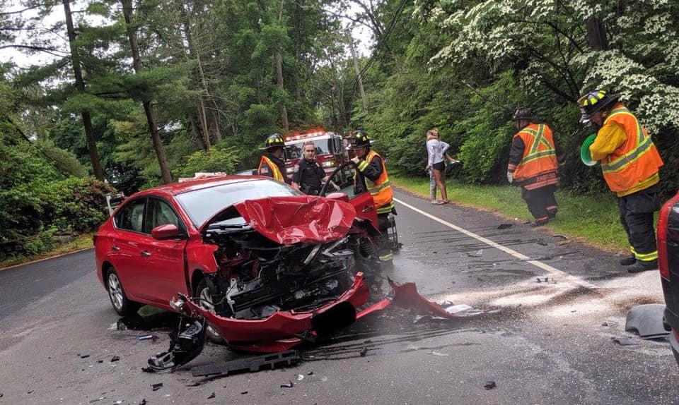 Twocar accident temporarily closes Easton Road