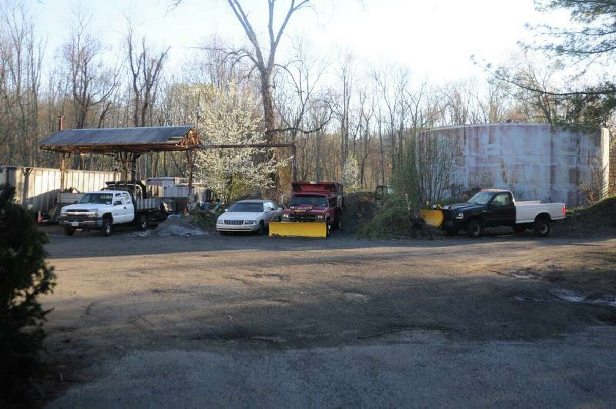 The estate of the late selectman Michael Venus is seeking to straighten out longstanding questions with Planning and Zoning Commission and Inland Wetlands Board concerning the former Venus Oil Company property now used as a contractors yard with several tenants. Tentative approvals voted on April 23, 2019 will be reviewed at the May 14 meeting if the commission and board.