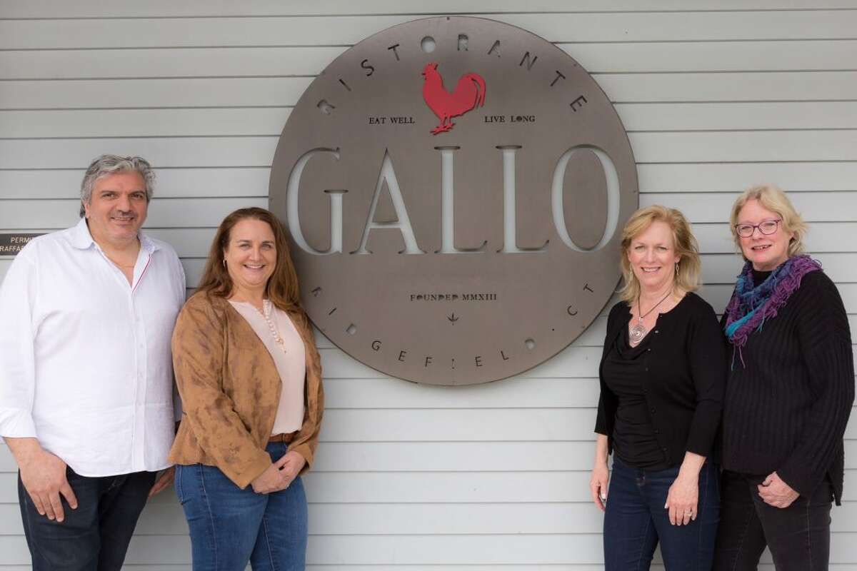 Restaurant owner Raffaele Gallo, Ridgefield Guild of Artists’ Executive Director Pam Stoddart and guest bartenders Tina Sturges and Mary Harold.