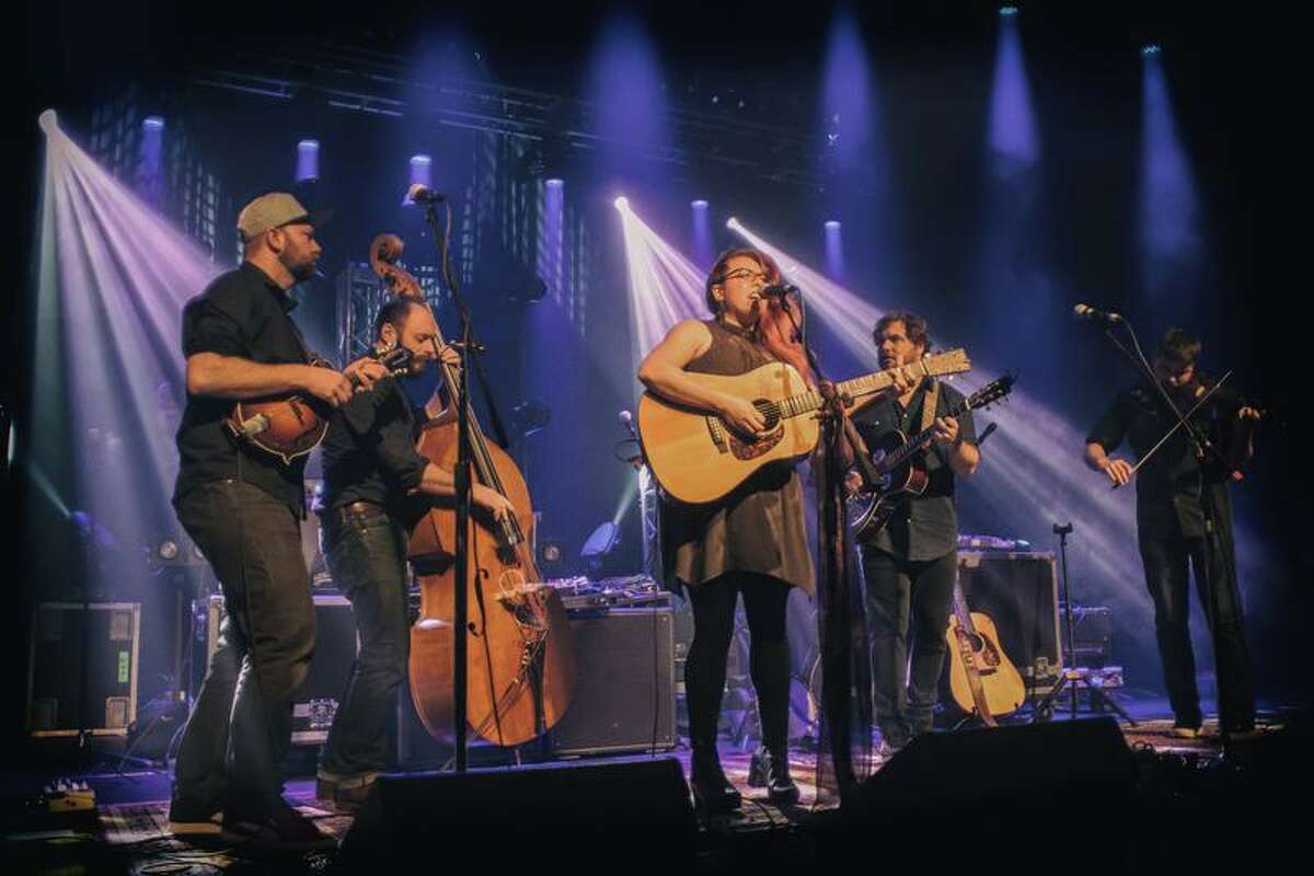 Roots pop band Front Country performs. Pictured from left: Adam Roszkiewicz, Jeremy Darrow, Melody Walker, Jacob Groopman and Leif Karlstrom.