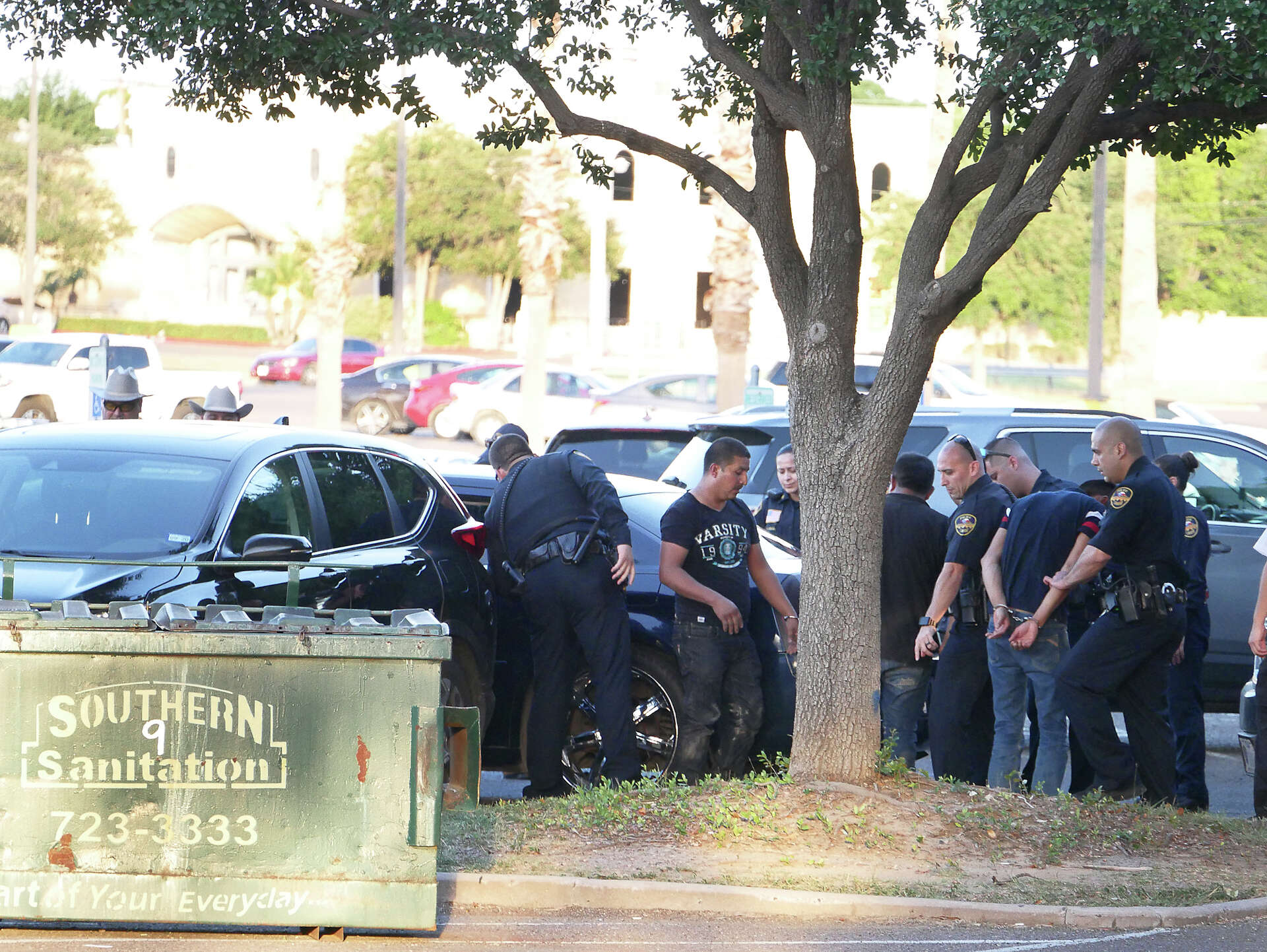 Suspected smugglers lead DPS on car chase ending at Mall del Norte