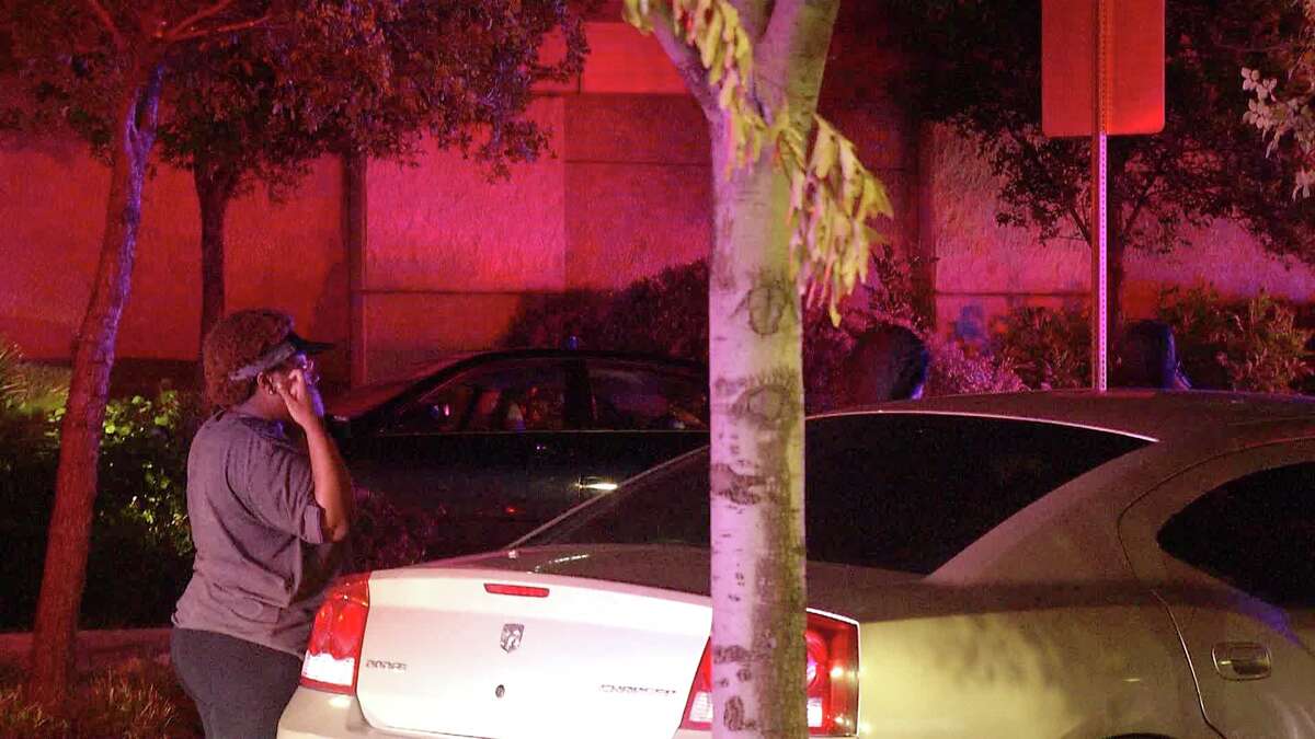 4 shot in driveby attack near downtown convention center, San Antonio