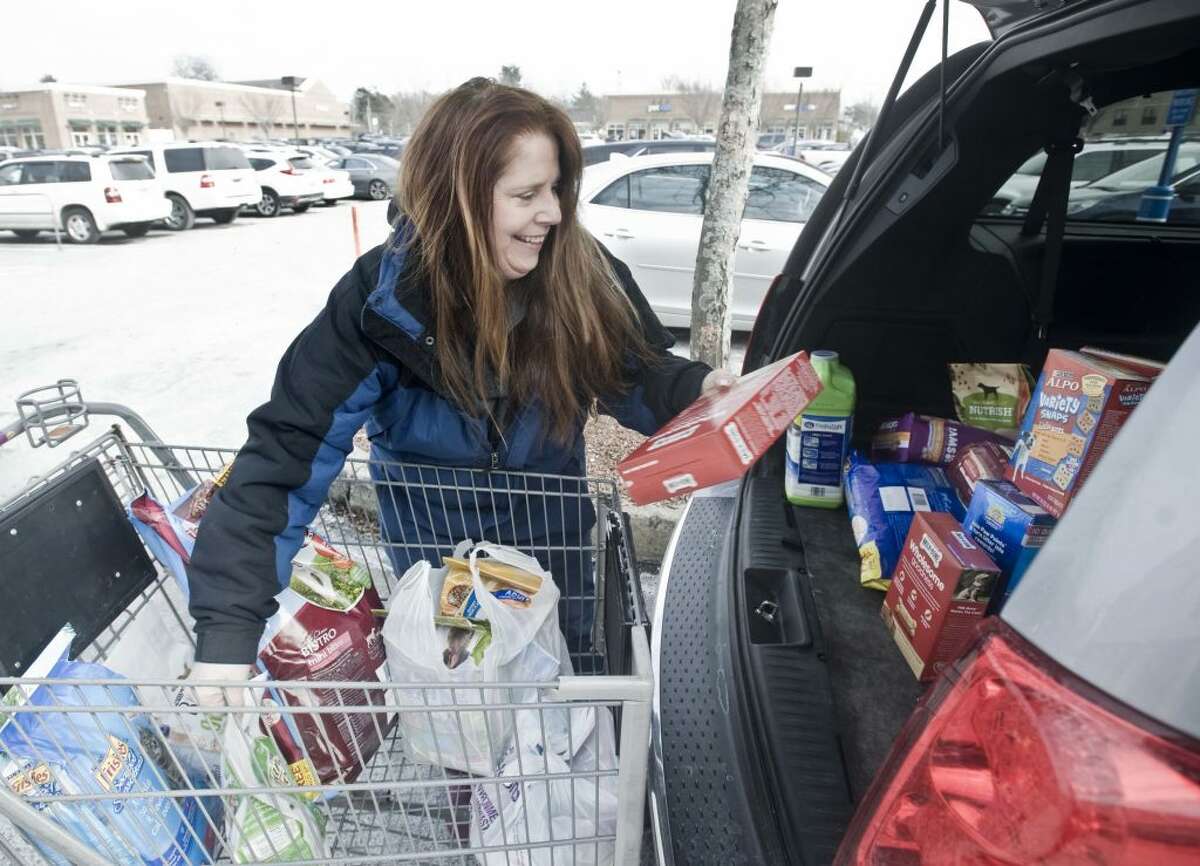 ROAR Executive Director Kerry Dobson loads the