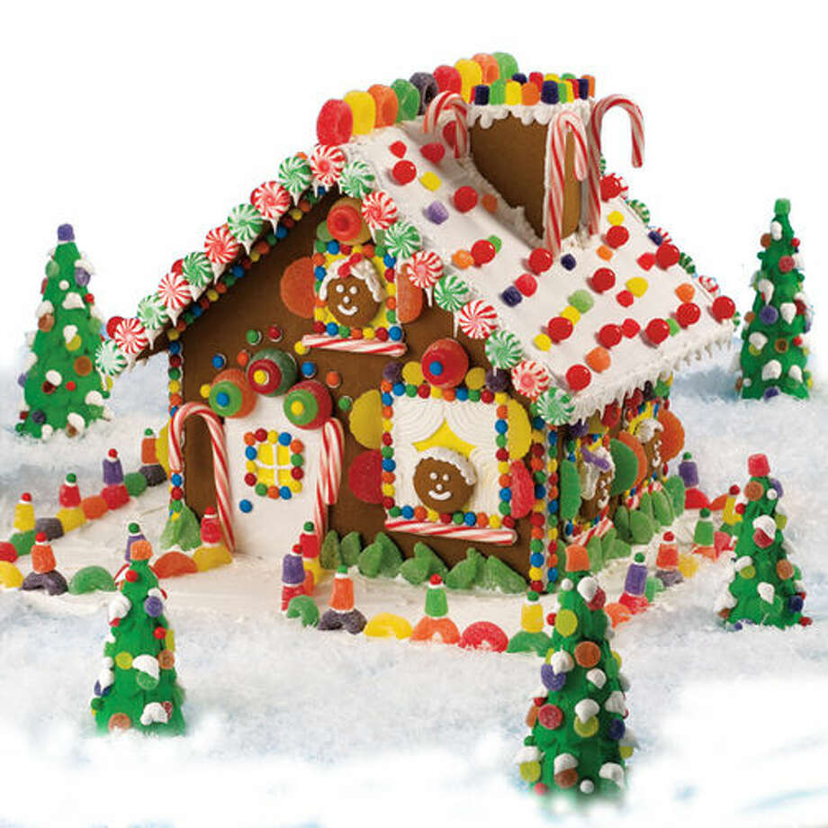 gingerbread-house-decorating-offered-at-the-dca-darien-times