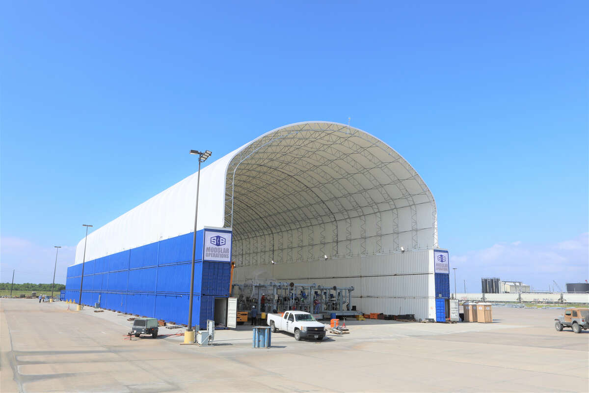 S&B Modular Operations recently installed a new 24,000-square-foot covered module assembly bay at its Baytown location. The existing 50,000 square feet of covered production space has been converted to provide full pipe fabrication services.