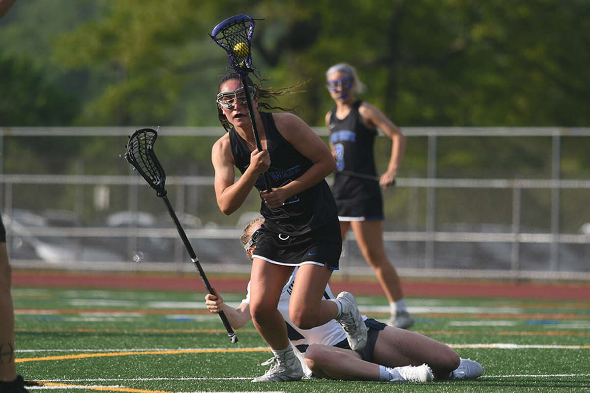 Darien's Sarah Jaques comes down with a draw control during the Blue Wave's 19-9 win over Wilton in the FCIAC girls lacrosse semifinals on Monday in Norwalk. — Dave Stewart/Hearst Connecticut Media
