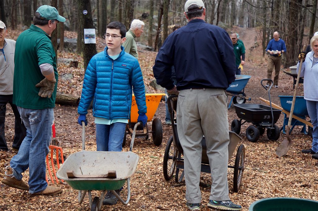 PHOTOS Tending the trails — Darien Land Trust hosts annual preserve
