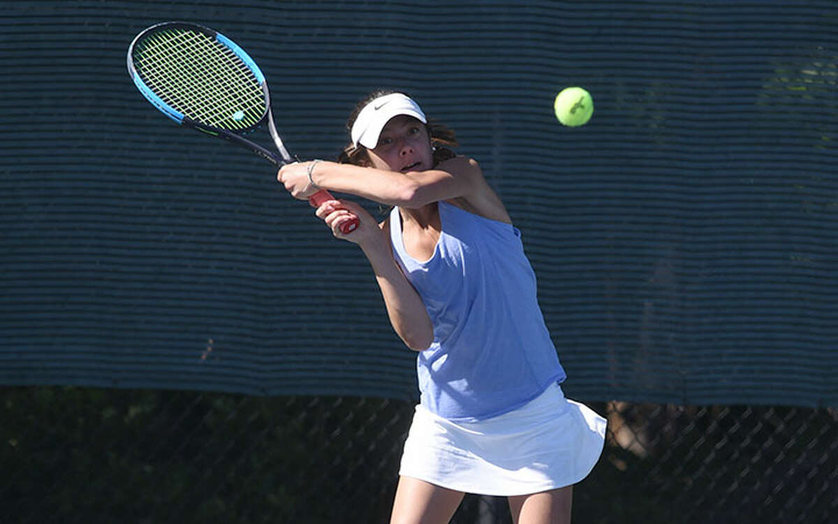 Darien's Emily Wiley returns a shot during the Blue Wave's win over New Canaan in the FCIAC semifinals last spring. - Dave Stewart photo