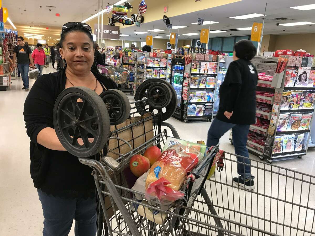 Wanda Perez shops for price and nutritional value at New Haven’s Stop & Shop.
