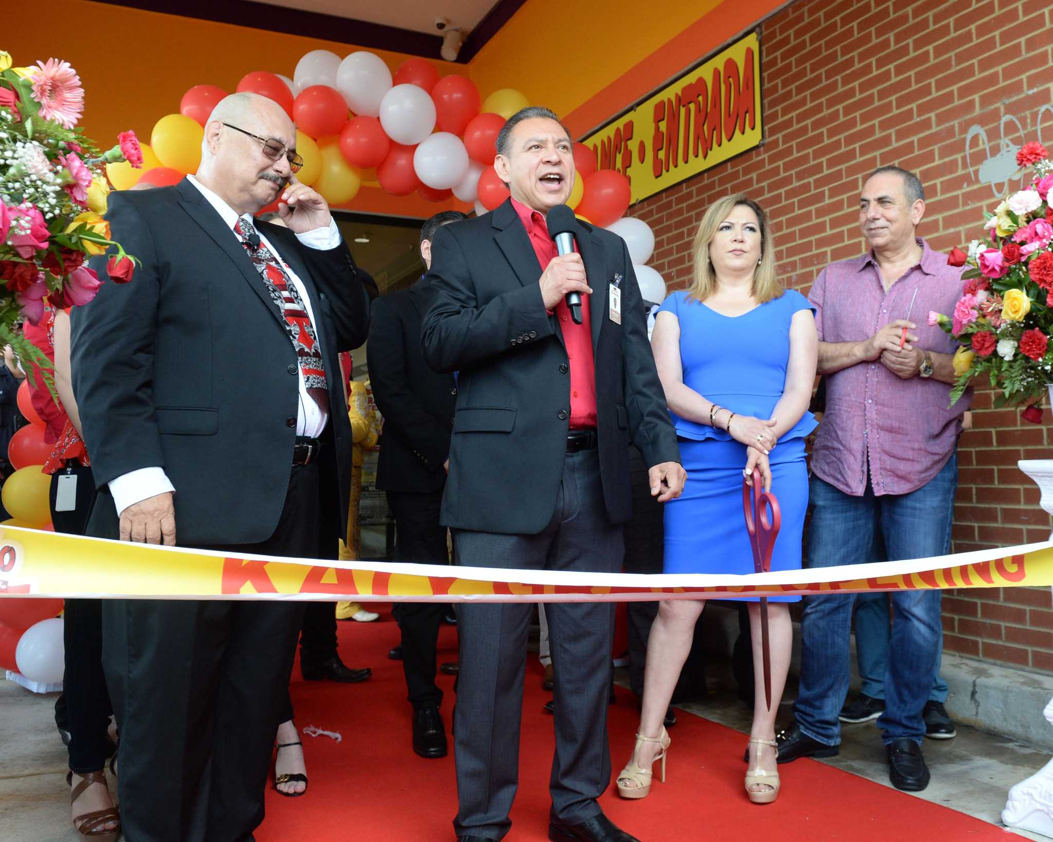 Katy turns out for warm welcome for El Rancho Supermercado