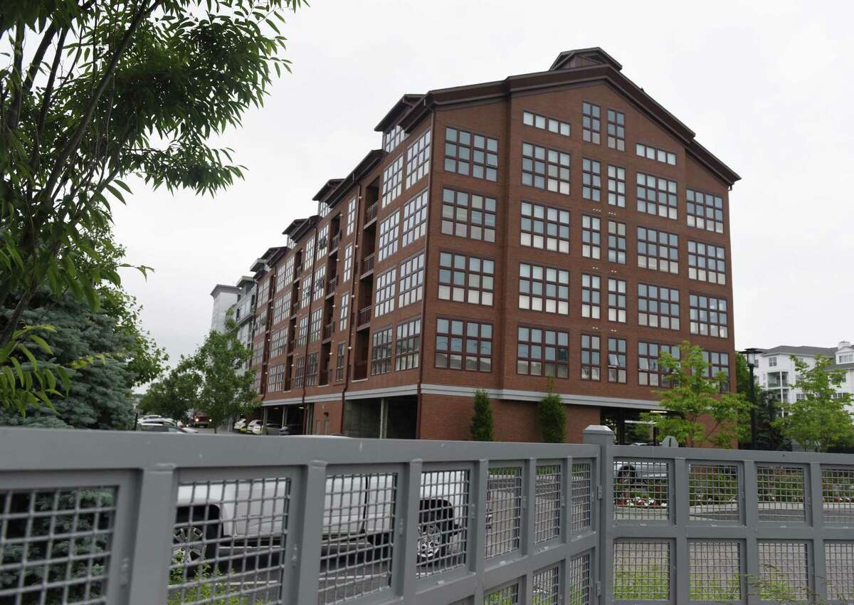 Stamford apartment complex sells for eight figures