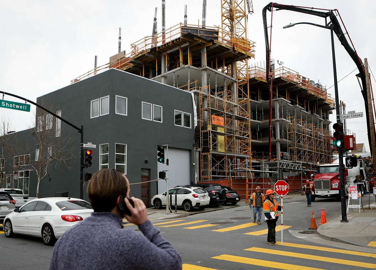 保障性住房建筑目前在建Ceasar查韦斯和Shotwell圣看到星期二,2月12日,2019年在旧金山,加州。