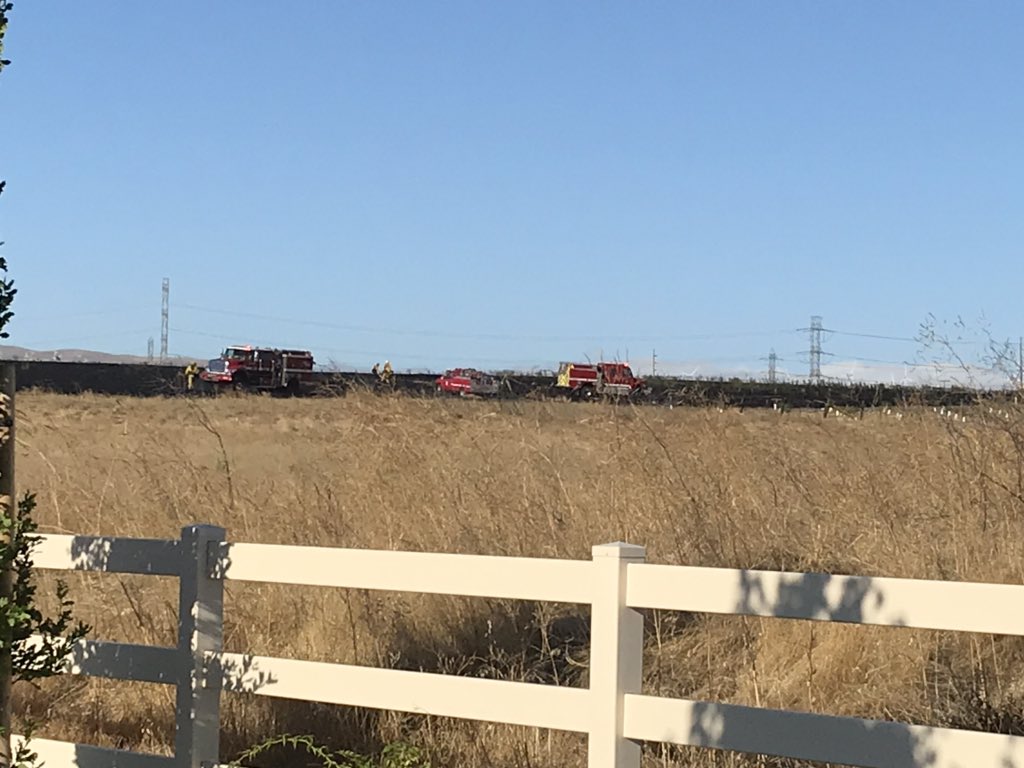 Grass fire sends smoke over Mountain House, causes road closure