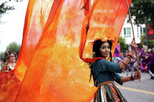 Sun's (not) Out, Buns (still) Out: Photos From 2019 Fremont Solstice Parade