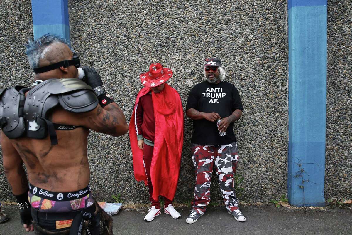 Sun's (not) out, buns (still) out Photos from Fremont Solstice Parade