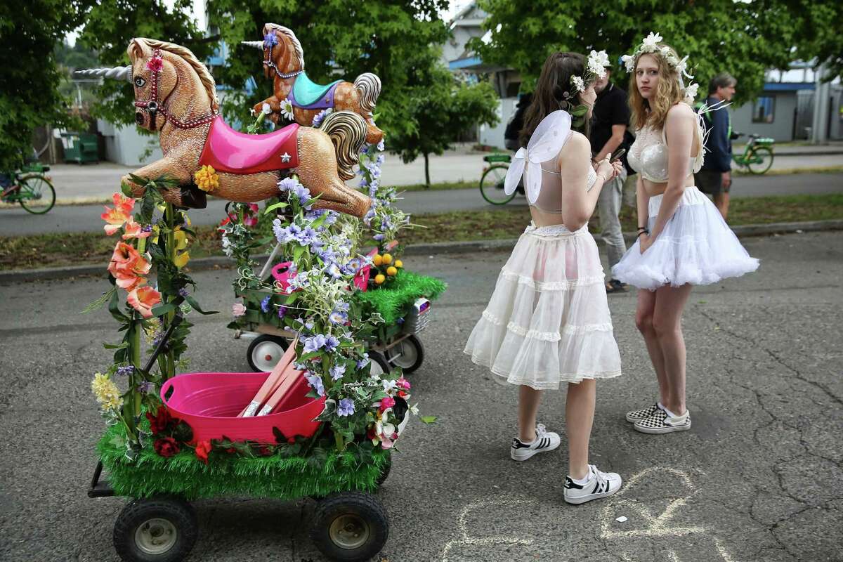 Sun's (not) Out, Buns (still) Out: Photos From Fremont Solstice Parade