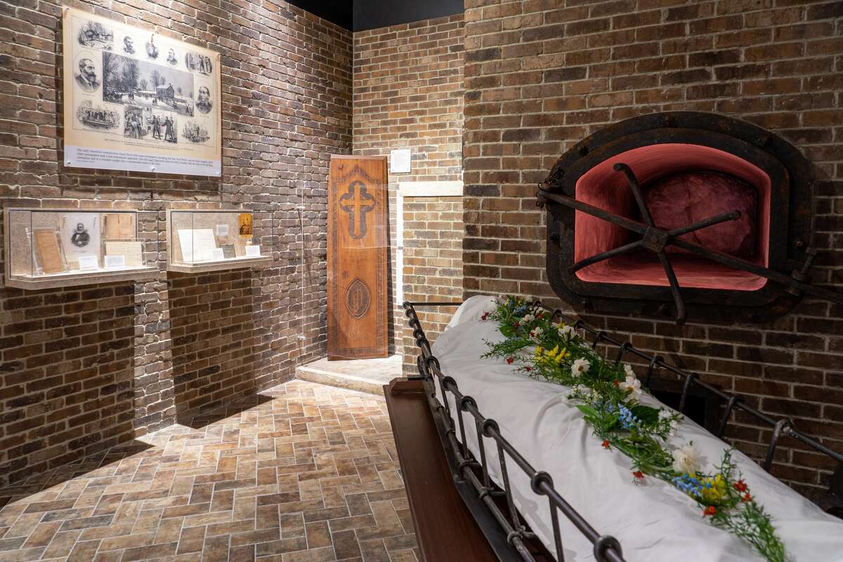 The National Museum Of Funeral History Hidden In A Houston Suburb Is A Bizarre Spooky Treat 2715