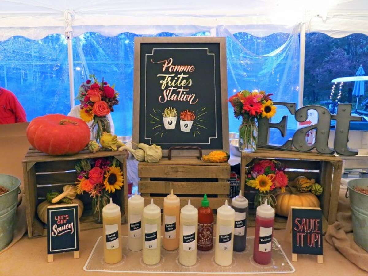 Slideshow of New Canaan's Memorial Day Parade and Ceremony