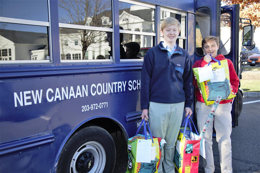 School’s students organize food drive