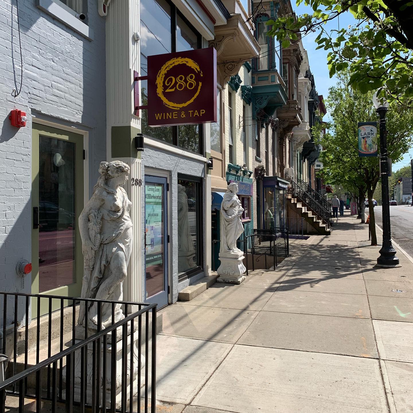 New Lark Street wine bar opens