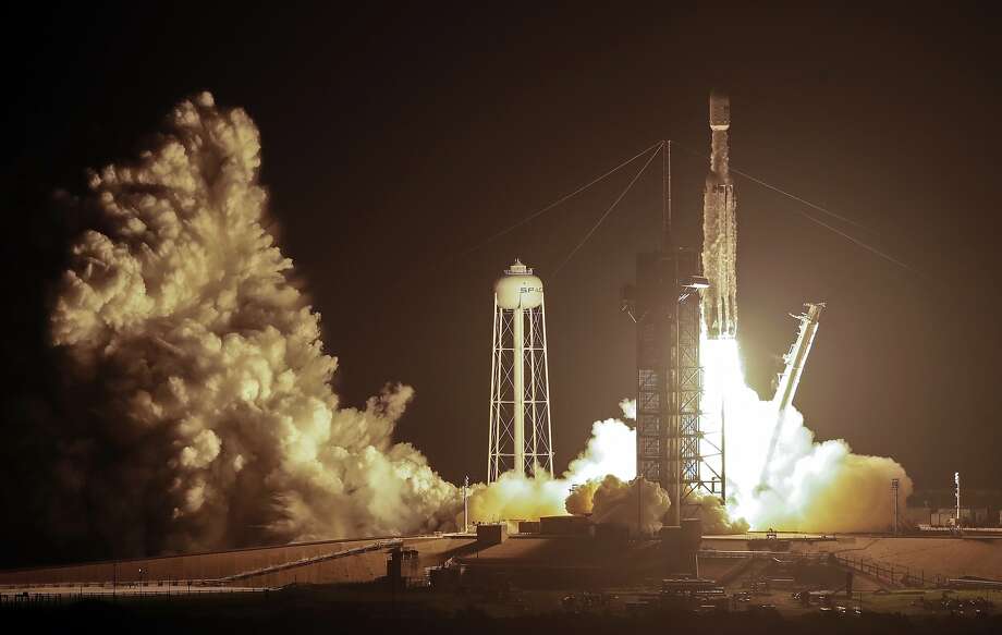 Spacex Launches Falcon Heavy With Satellites Experiments - 