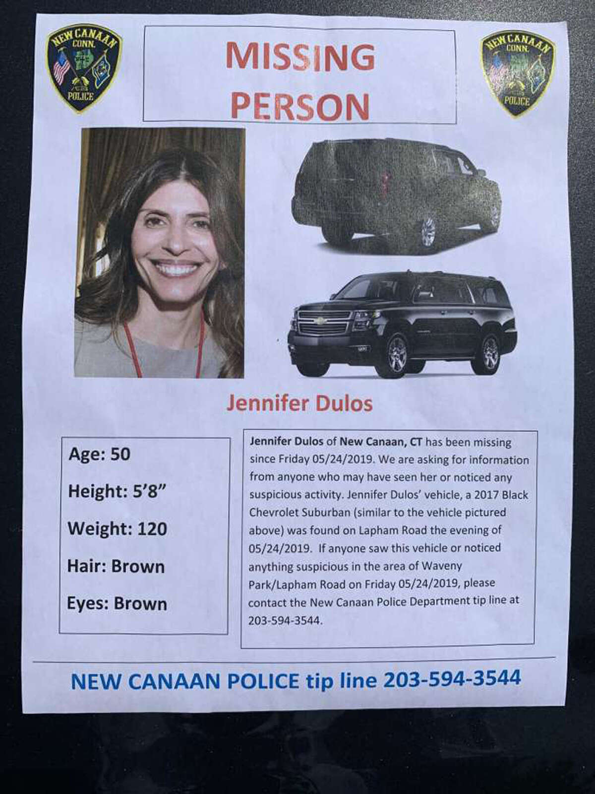 Police handed out missing persons flyers on Friday near where Jennifer Dulos’ SUV was found on Lapham Road last week. Photo: John Kovach / Hearst Connecticut Media