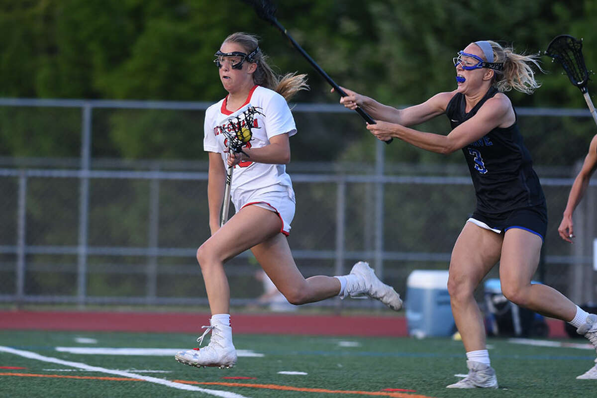 New Canaan's Hollis Mulry gets out in front through the midfield during the FCIAC girls lacrosse final at Norwalk High School on May 22. — Dave Stewart/Hearst Connecticut Media