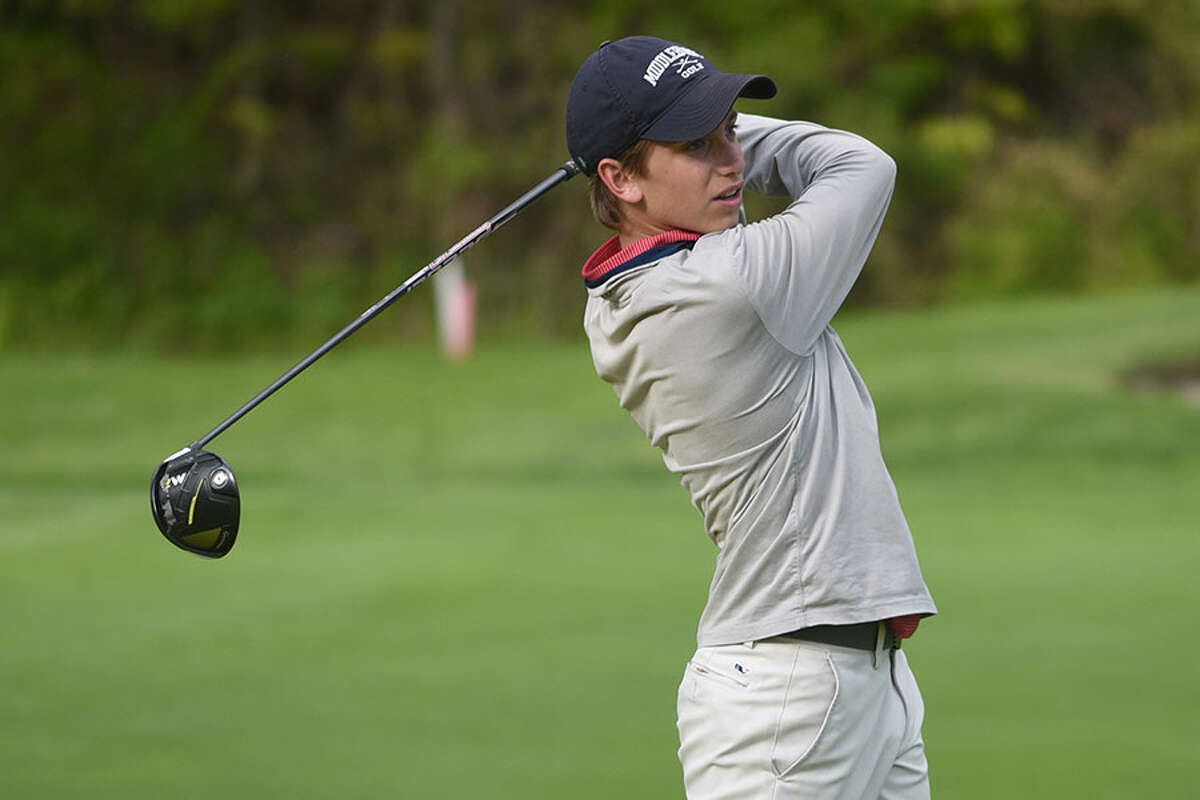 New Canaan’s Sam Ives tees off on the ninth during the Rams’ boys golf match against rival Darien at the Country Club of New Canaan on May 15, 2019. ‚ Dave Stewart/Hearst Connecticut Media
