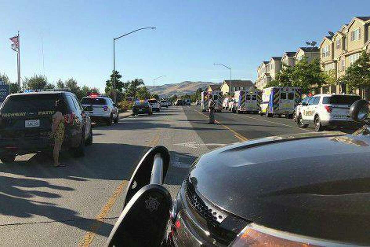 2 Workers, Gunman Dead at California Ford Dealership