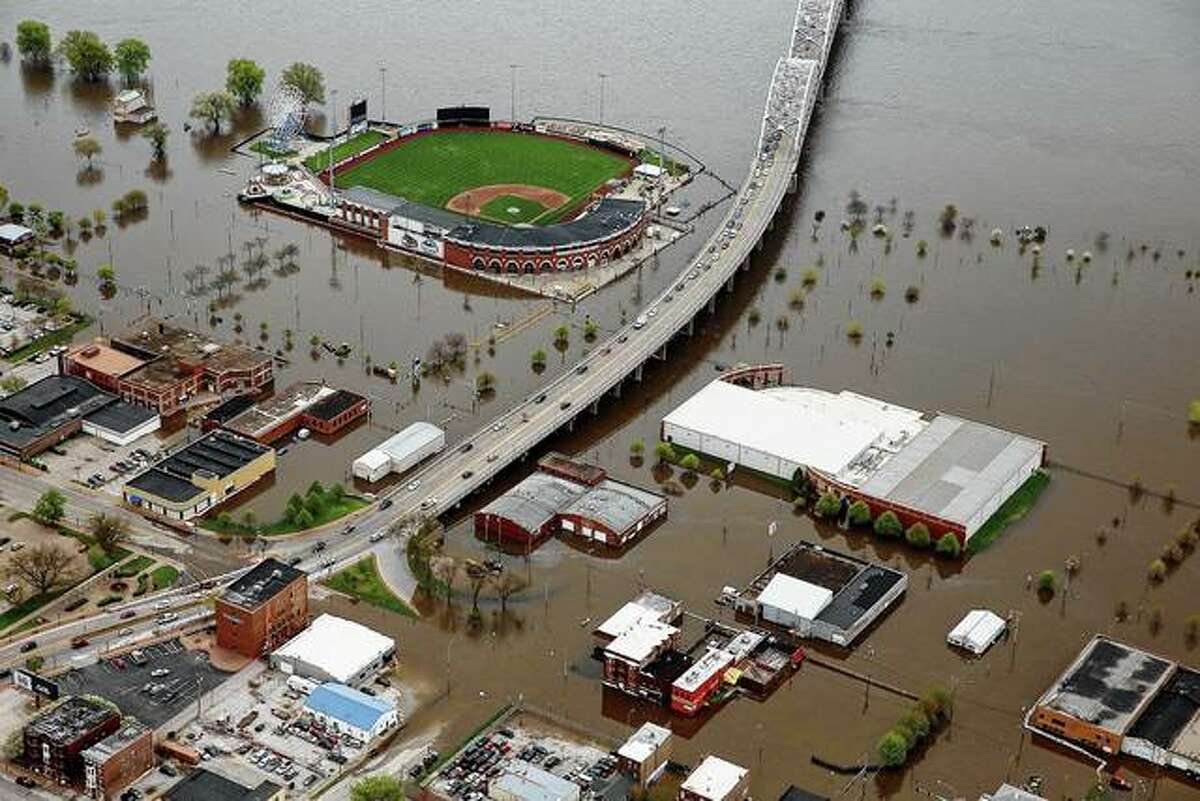 Flood damage at least $2B for Mississippi River towns
