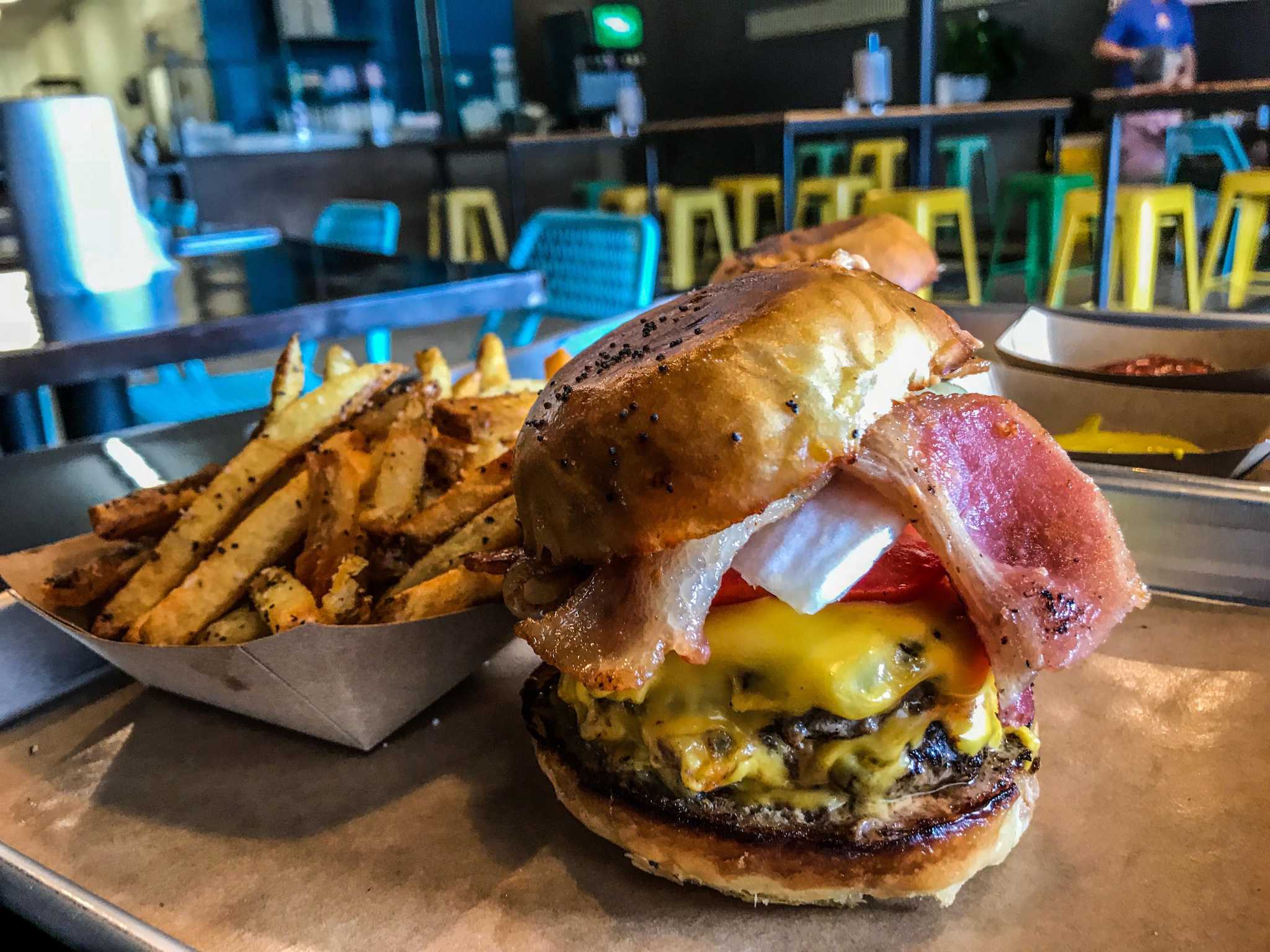 Review New Mr. Juicy burger joint a win in Olmos Park