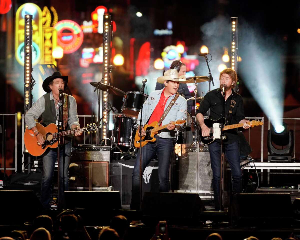 Your August Concert Calendar Jonas Brothers, Khalid, Iron Maiden, more