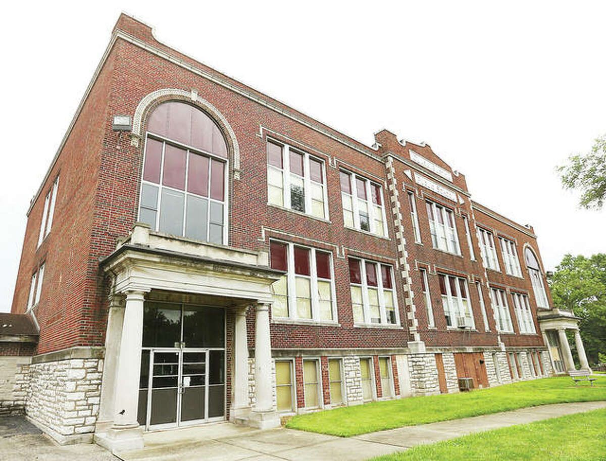 Alton schools selling two buildings