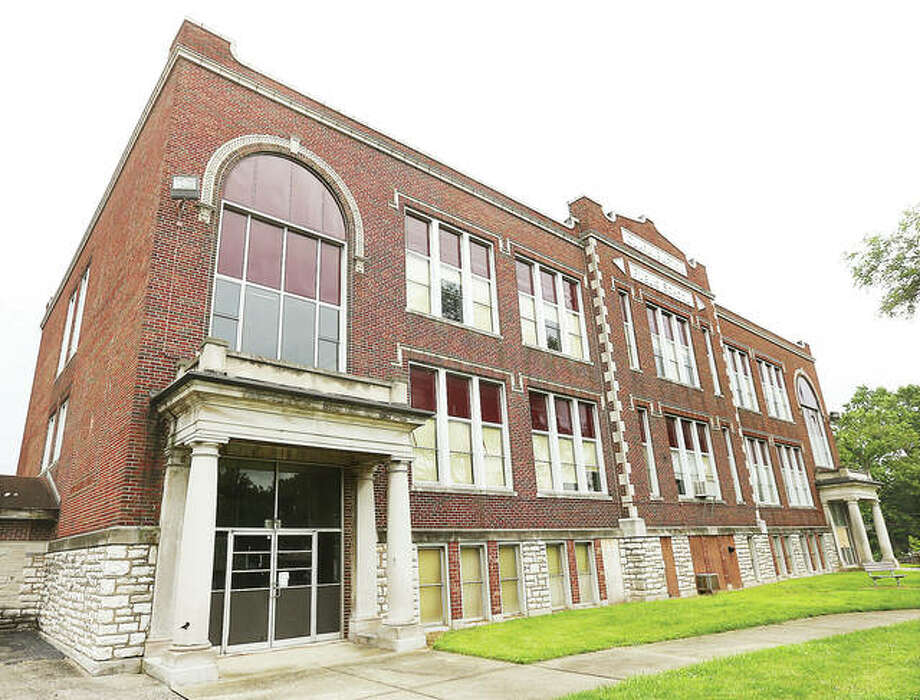 Alton schools selling two buildings - Alton Telegraph