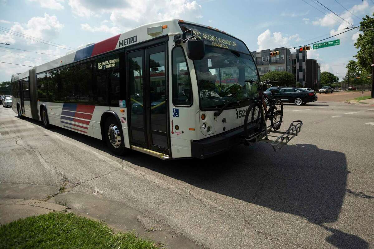 A Metropolitan Transit Authority Route 85 bus crosses the intersection of Washington Avenue and Studemont St. on June 10. Officials on Thursday said a proposal to extend light rail along Washington will not be included in the first round of projects under the MetroNext transit plan.