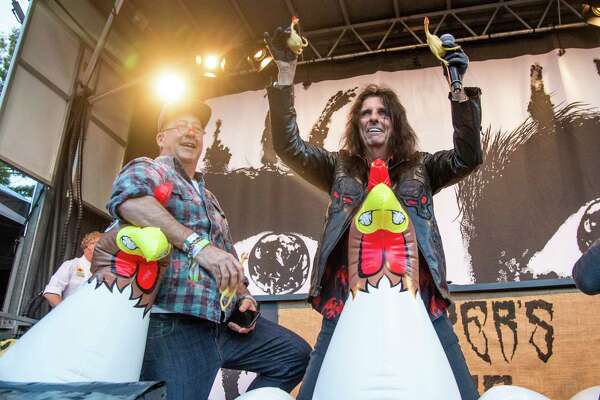 Alice Cooper Who Will Play Foxwoods July 4 Talks Of Pal Groucho Ctinsider Com
